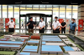 省市場(chǎng)監(jiān)管局局長侯成君一行來潔晶集團(tuán)調(diào)研