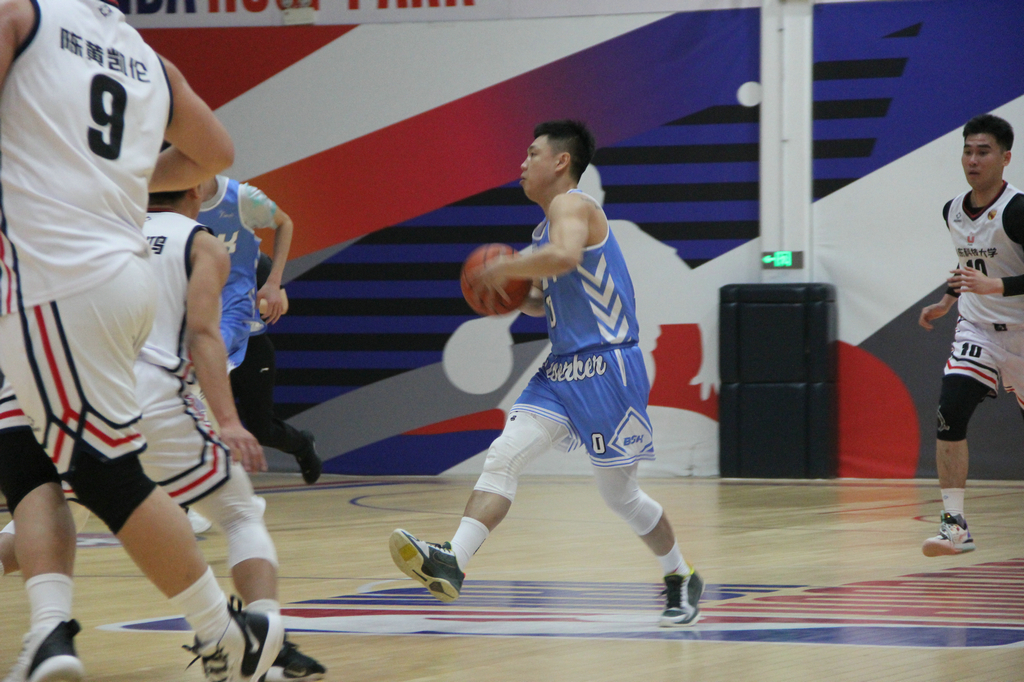 青力同行 企創(chuàng)未來(lái)——第三屆“潔晶杯”籃球邀請(qǐng)賽開(kāi)幕