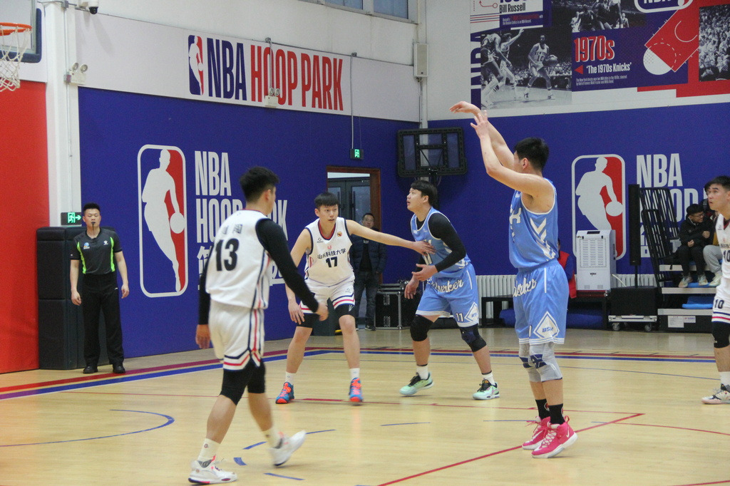 青力同行 企創(chuàng)未來(lái)——第三屆“潔晶杯”籃球邀請(qǐng)賽開(kāi)幕