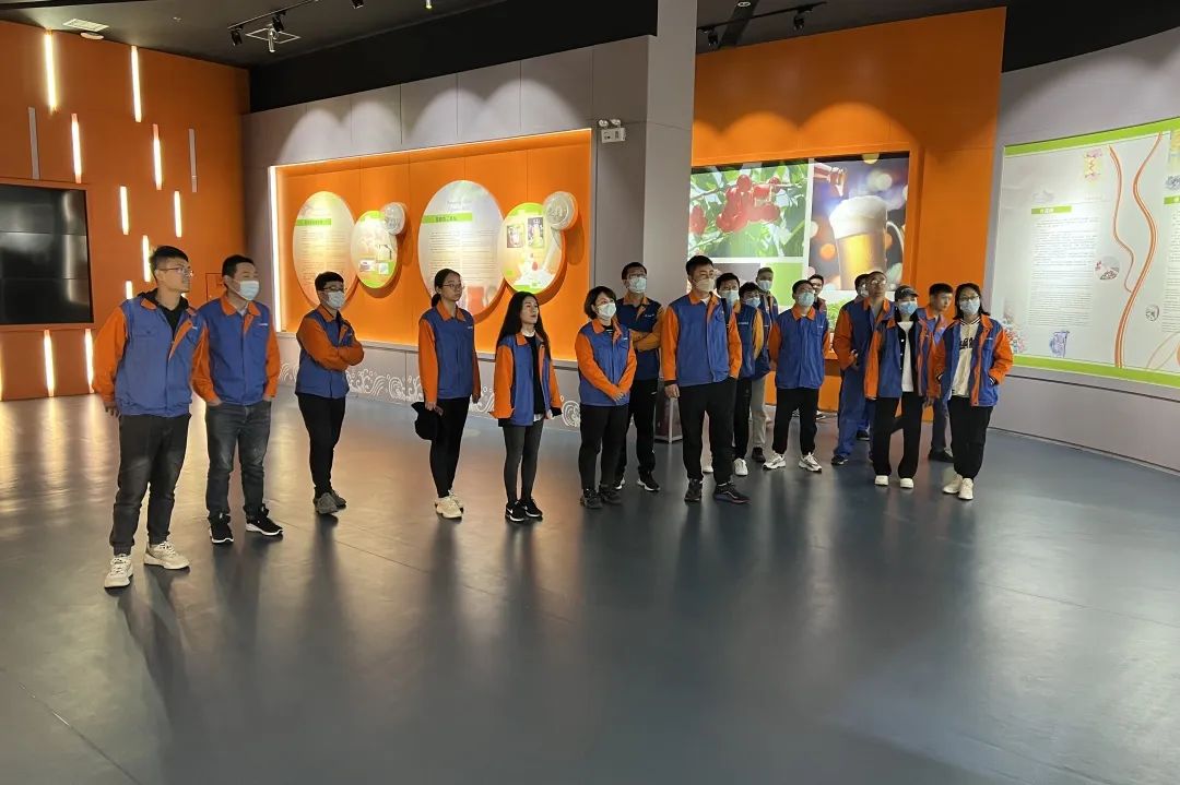 潔晶集團組織“傳遞青春正能量,共筑潔晶百年夢”青年團建活動