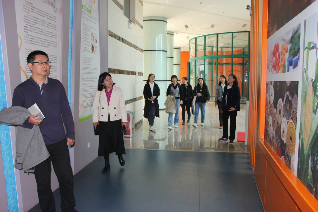 省標準化研究院及市區有關領導來潔晶進行專標融合調研